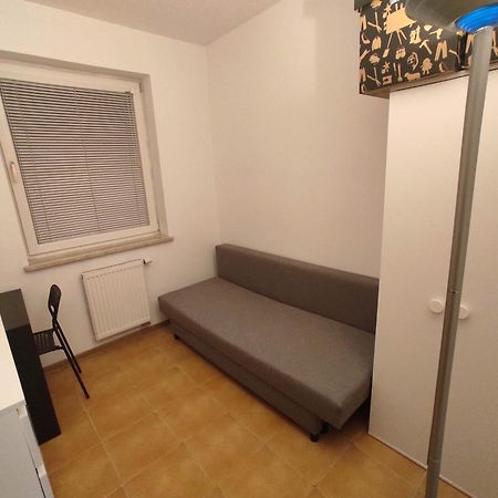 Nice Room With 2 Shared Bathrooms ,Wc , 2Km To Old Town -100M From Metro Szwedzka 华沙 外观 照片