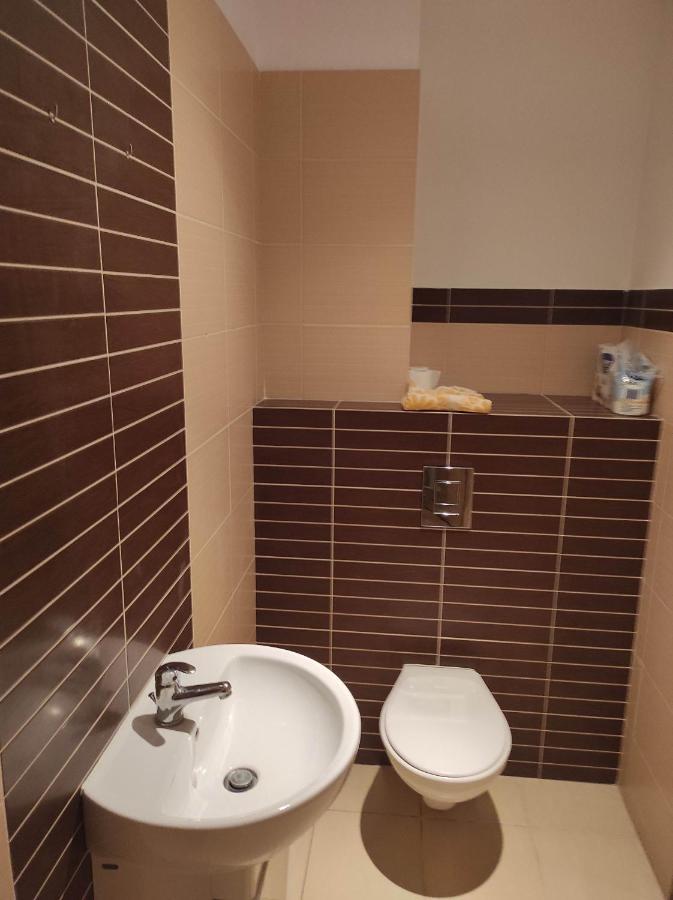 Nice Room With 2 Shared Bathrooms ,Wc , 2Km To Old Town -100M From Metro Szwedzka 华沙 外观 照片