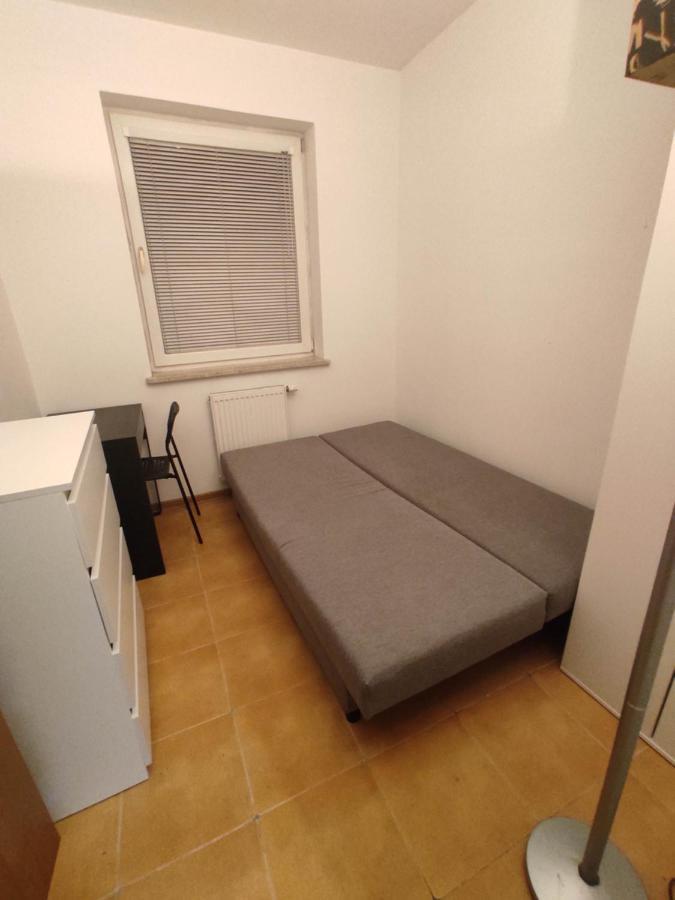 Nice Room With 2 Shared Bathrooms ,Wc , 2Km To Old Town -100M From Metro Szwedzka 华沙 外观 照片